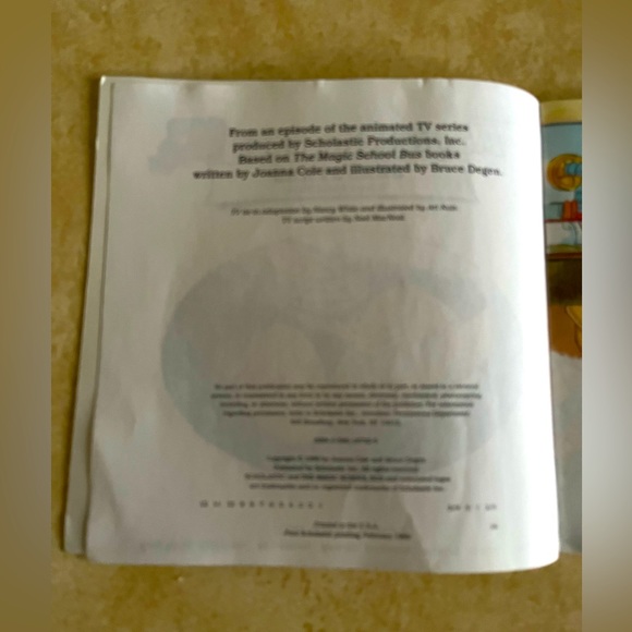 The Magic School Bus Sees Stars: A Book About Stars - Picture 3 of 5